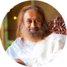 Гурудев Шри Шри Рави Шанкар улыбается