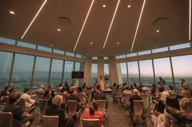 Gurudev Sri Sri Ravi Shankar při přednášce