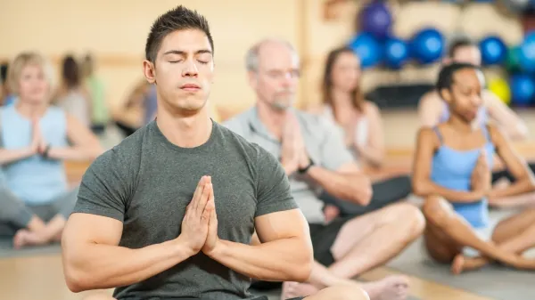 Apprenez le Sri Sri Yoga pour améliorer votre bien-être général